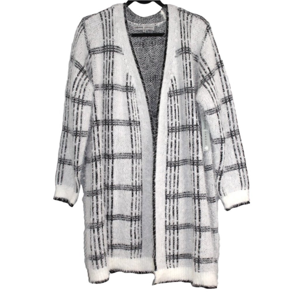 NWT Absolutely Famous 1X Plus Eyelash Plaid Aztec White Black Cardigan Sweater